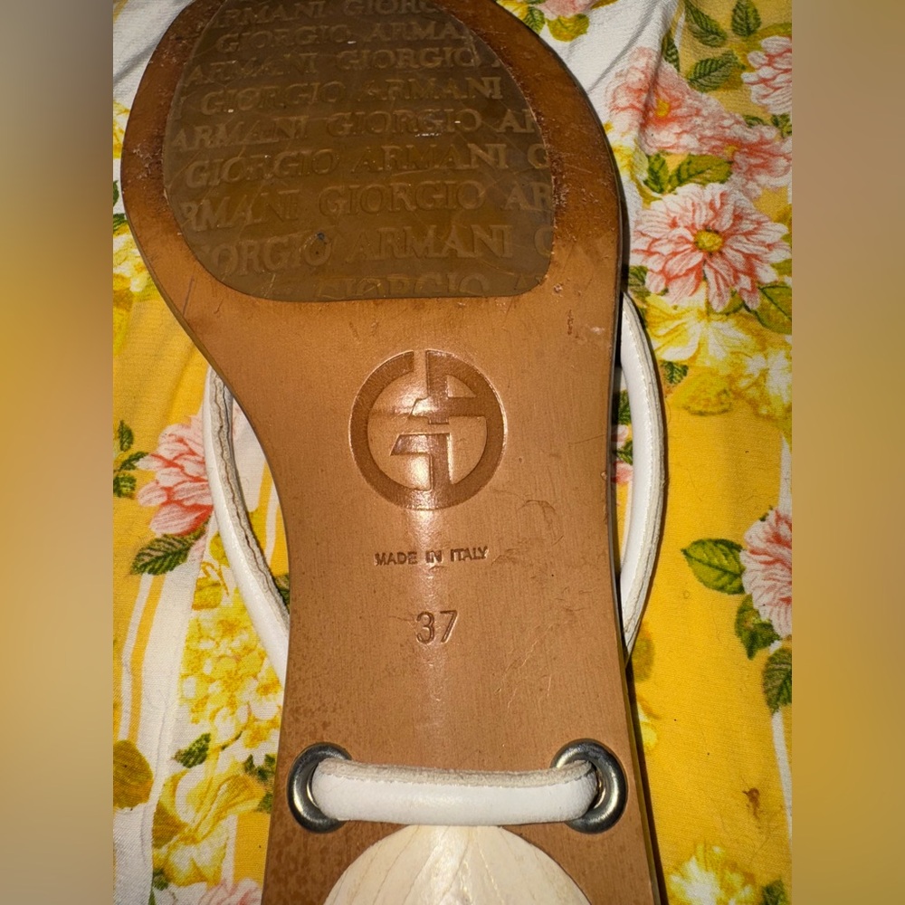 VTG Georgio Armani White and Brown Thong Sandals with Logo - Picture 10 of 10
